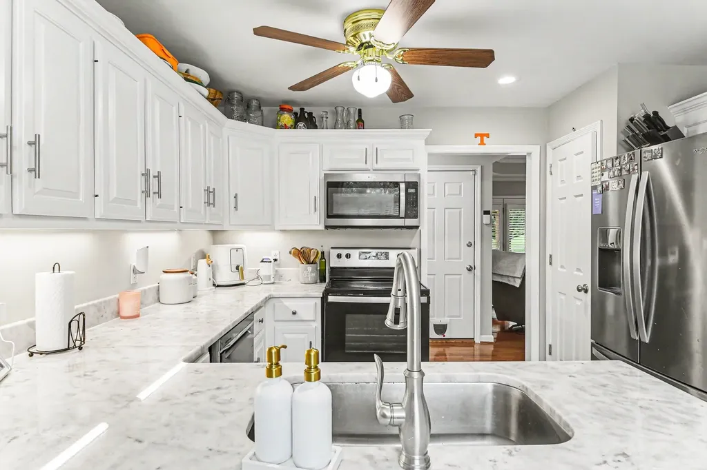 100 Macintosh Drive Springfield TN 37172