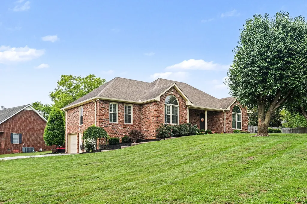 100 Macintosh Drive Springfield TN 37172