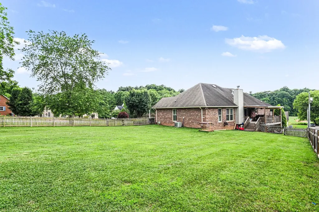 100 Macintosh Drive Springfield TN 37172
