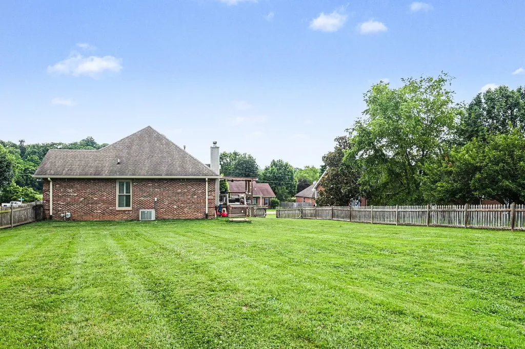 100 Macintosh Drive Springfield TN 37172