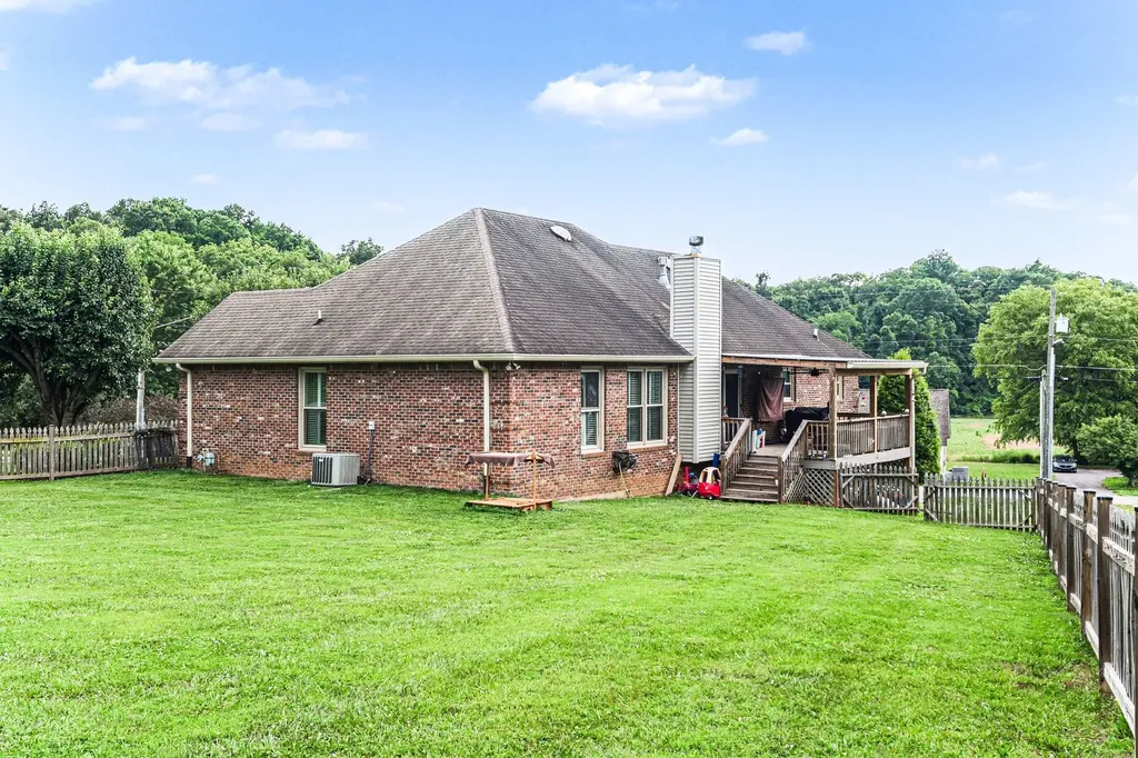 100 Macintosh Drive Springfield TN 37172