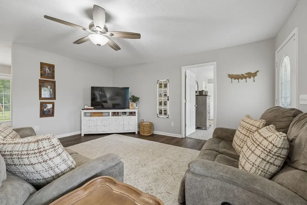 1363 Mount Vernon Road Bethpage TN 37022