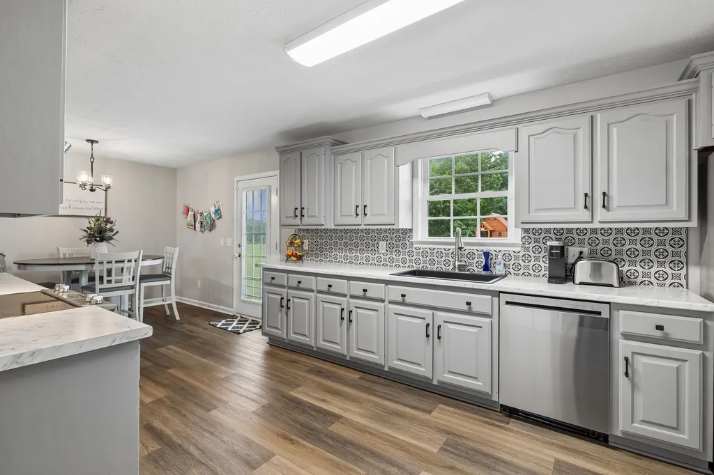 1363 Mount Vernon Road Bethpage TN 37022