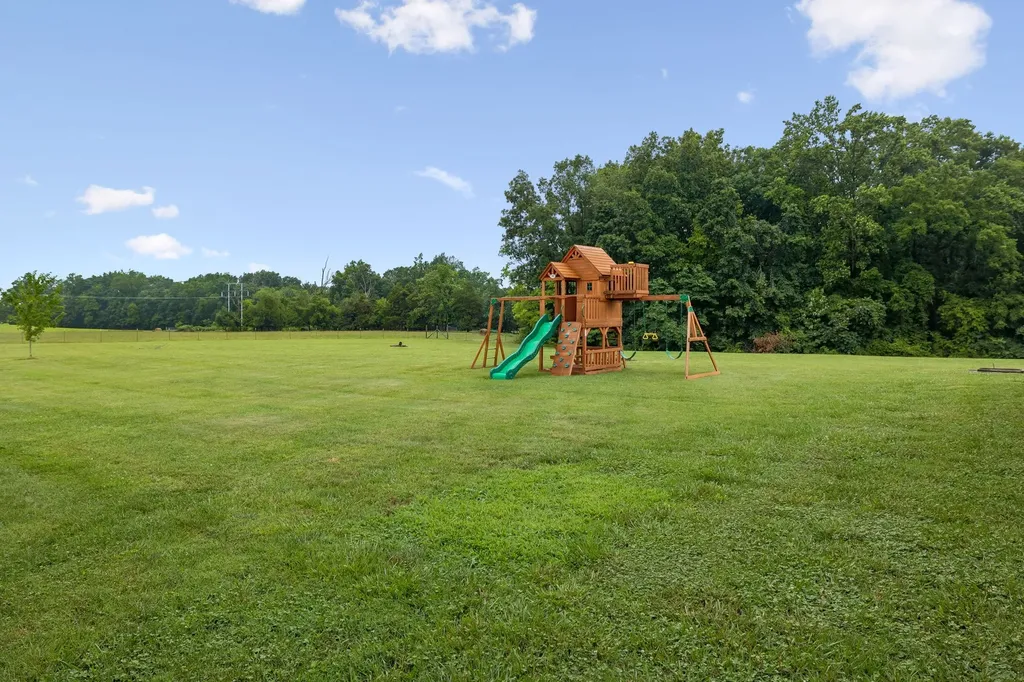 1363 Mount Vernon Road Bethpage TN 37022