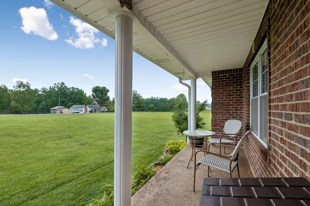 1363 Mount Vernon Road Bethpage TN 37022