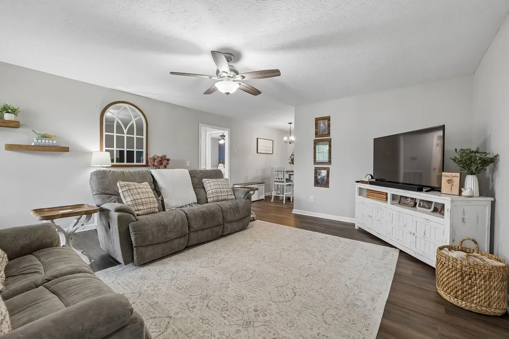 1363 Mount Vernon Road Bethpage TN 37022