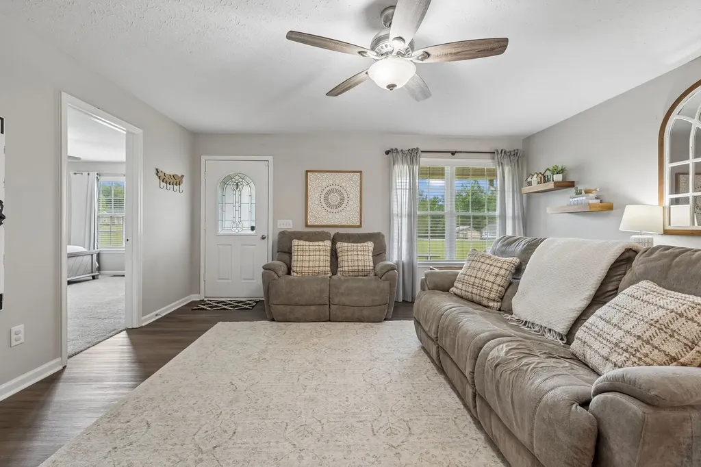 1363 Mount Vernon Road Bethpage TN 37022