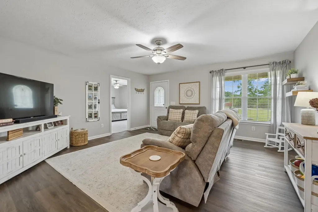 1363 Mount Vernon Road Bethpage TN 37022