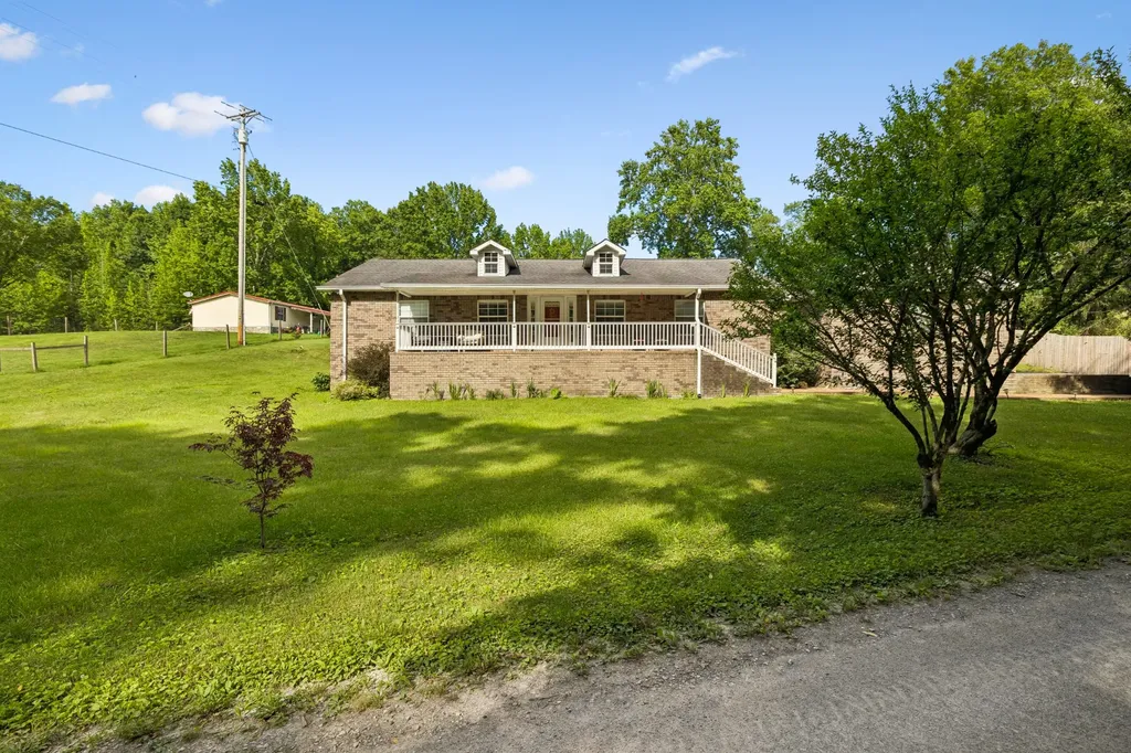 698 Tooley Branch Road Westmoreland TN 37186