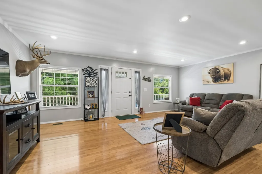 698 Tooley Branch Road Westmoreland TN 37186