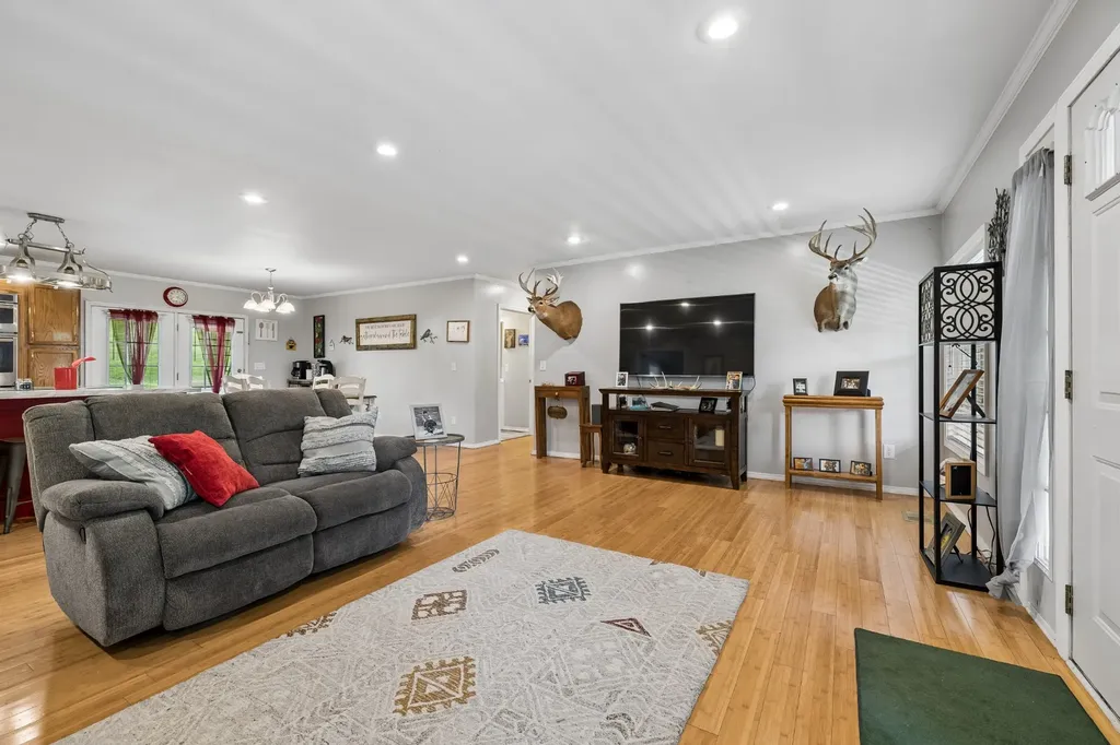 698 Tooley Branch Road Westmoreland TN 37186