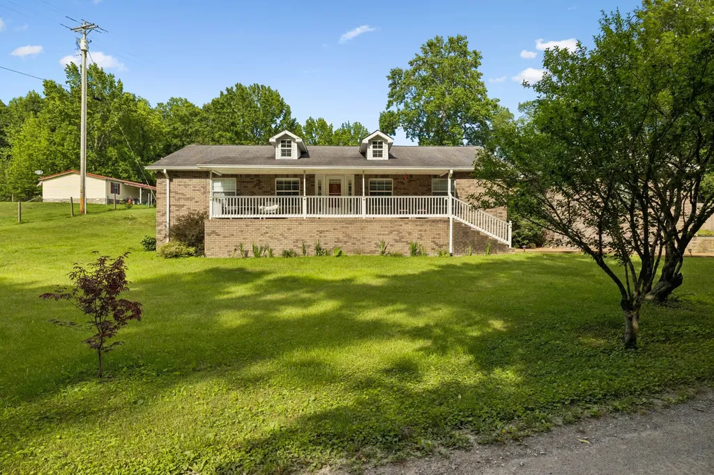 698 Tooley Branch Road Westmoreland TN 37186