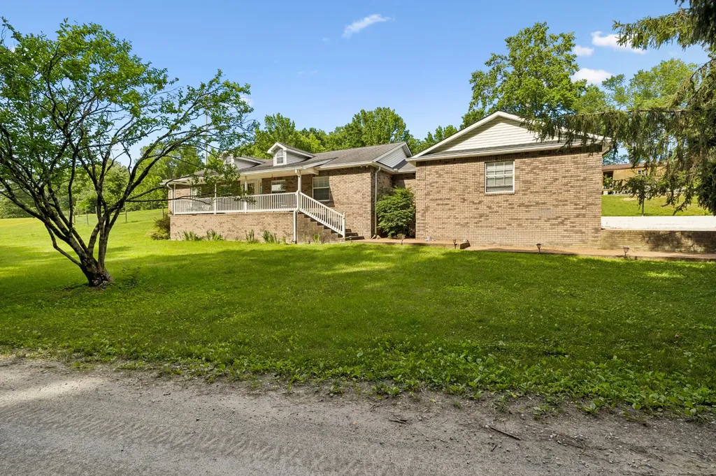 698 Tooley Branch Road Westmoreland TN 37186