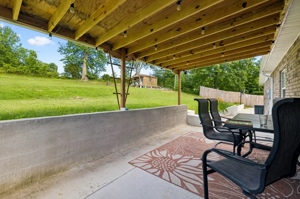 698 Tooley Branch Road Westmoreland TN 37186