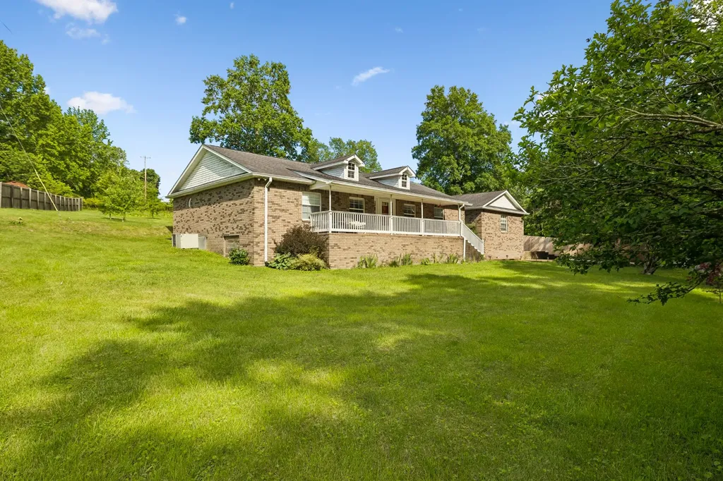 698 Tooley Branch Road Westmoreland TN 37186