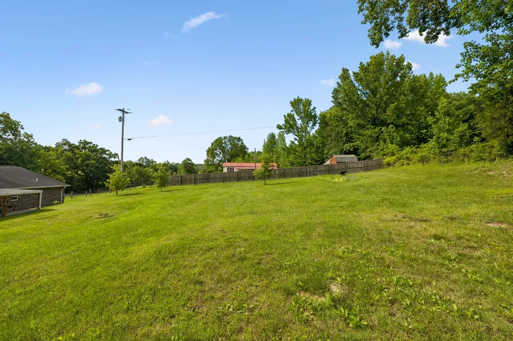 698 Tooley Branch Road Westmoreland TN 37186