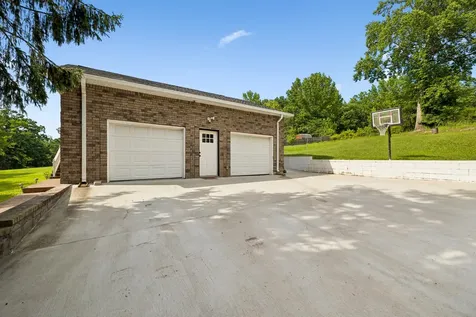 698 Tooley Branch Road Westmoreland TN 37186