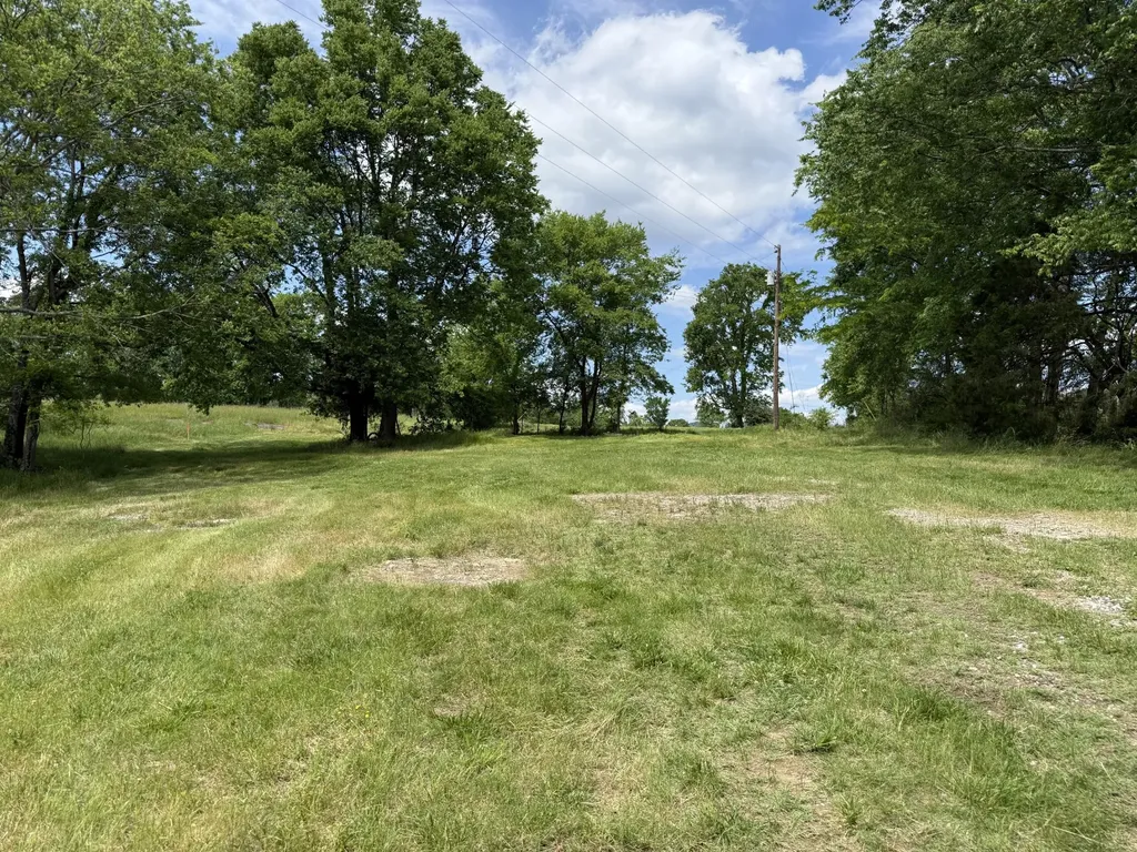2 Old Highway 25 Hartsville TN 37074