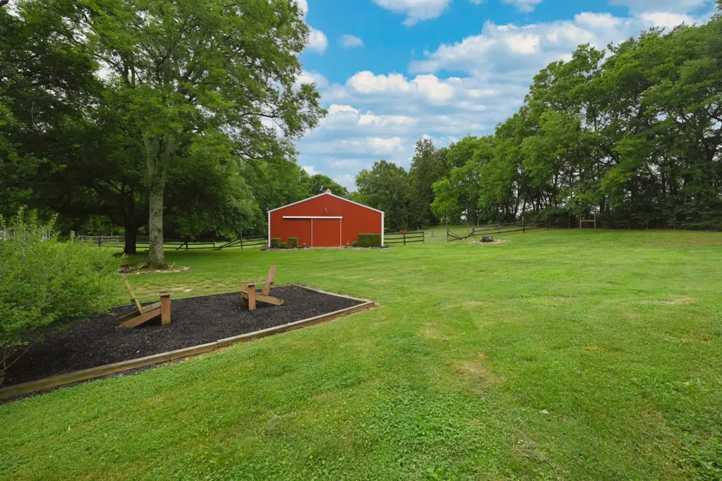 107 Greenfield Lane Castalian Springs TN 37031