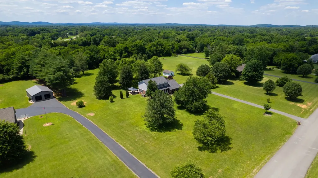 7770 Bridlewood Drive Christiana TN 37037
