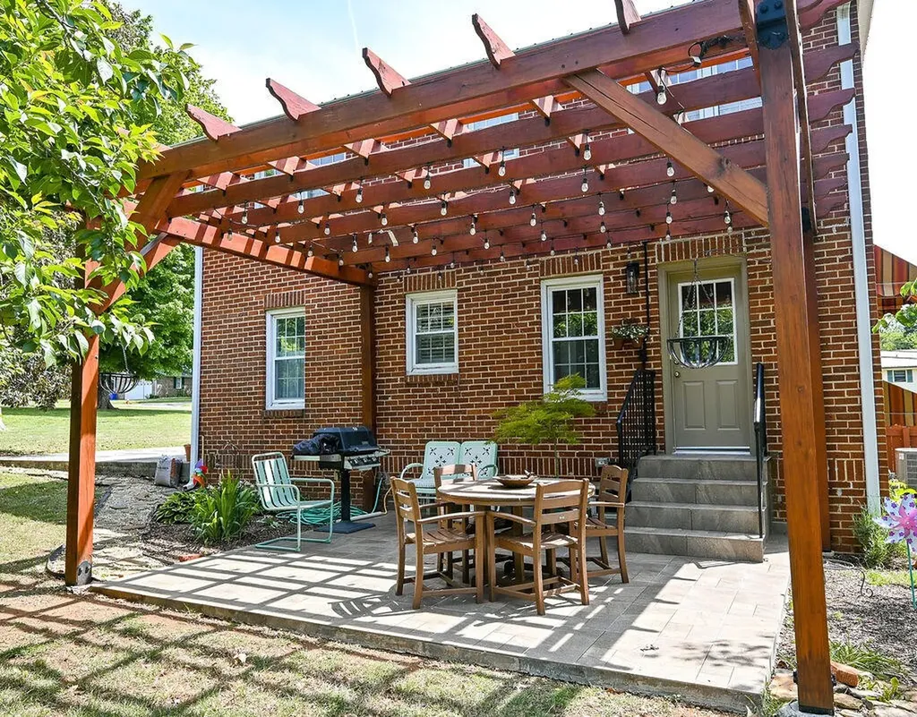 245 Hiwassee Avenue, NE Cleveland TN 37312
