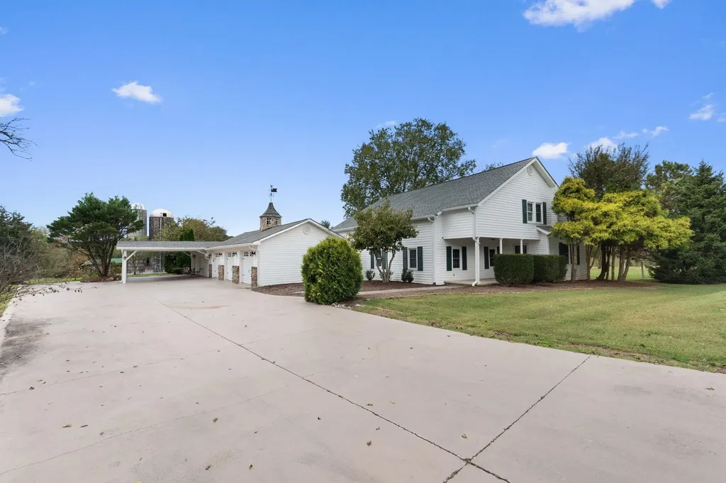 852 County Road 422 Englewood TN 37329