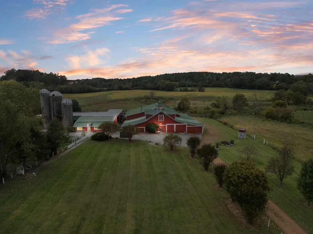852 County Road 422 Englewood TN 37329