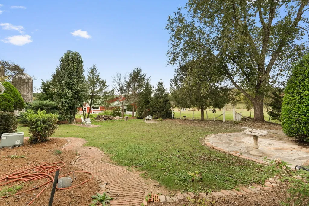 852 County Road 422 Englewood TN 37329