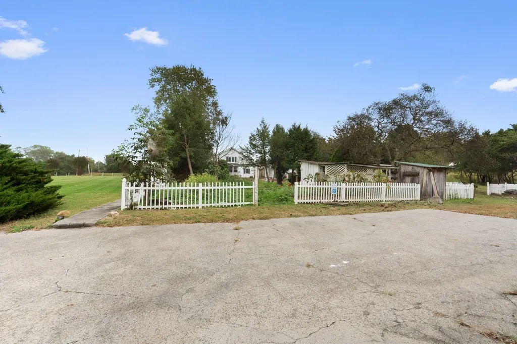 852 County Road 422 Englewood TN 37329