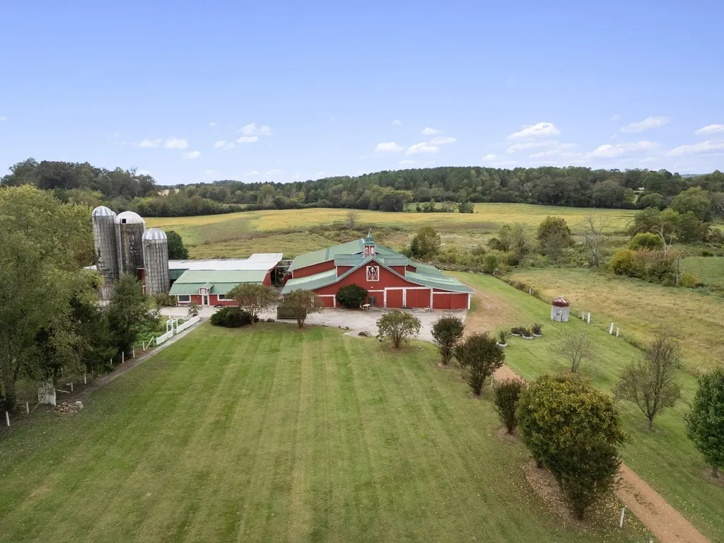 852 County Road 422 Englewood TN 37329