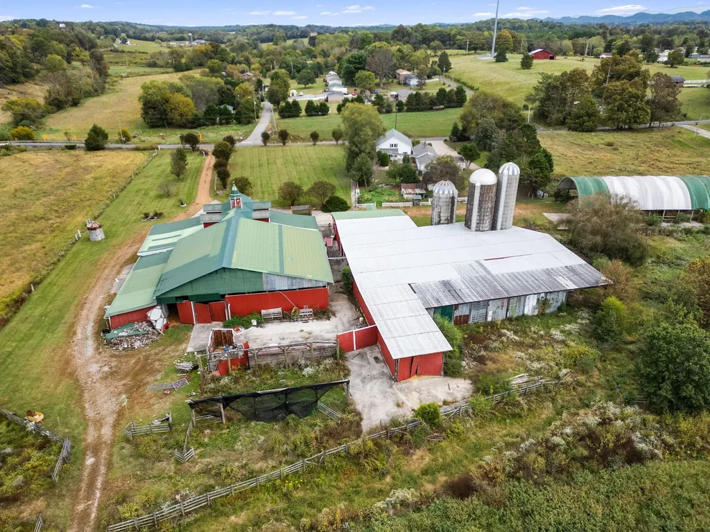 852 County Road 422 Englewood TN 37329