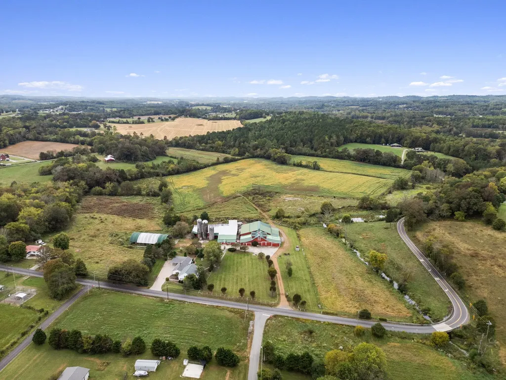 852 County Road 422 Englewood TN 37329