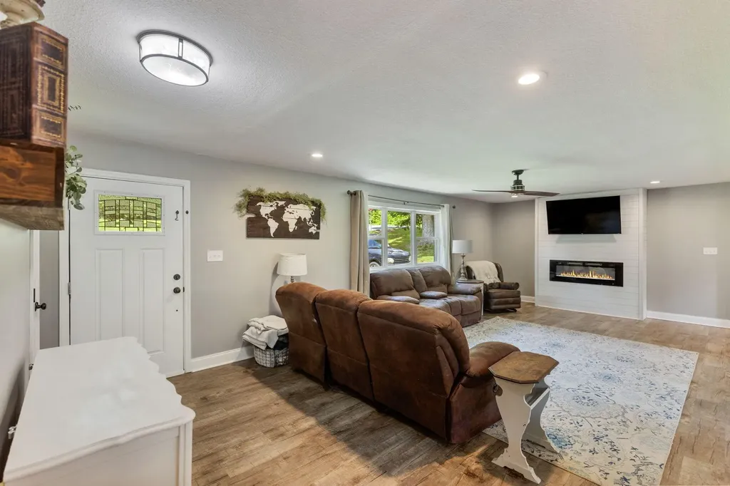 2430 Walnut Drive, NW Cleveland TN 37311