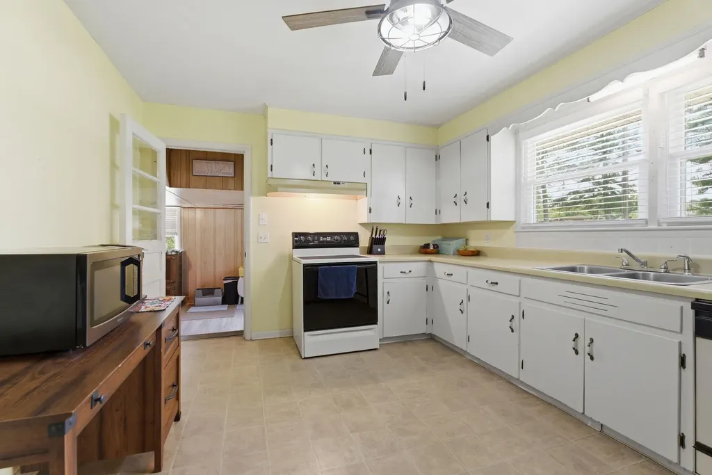 1313 Raby Avenue Shelbyville TN 37160