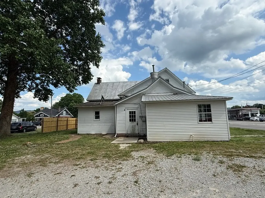 401 Cumberland St, E Cowan TN 37318