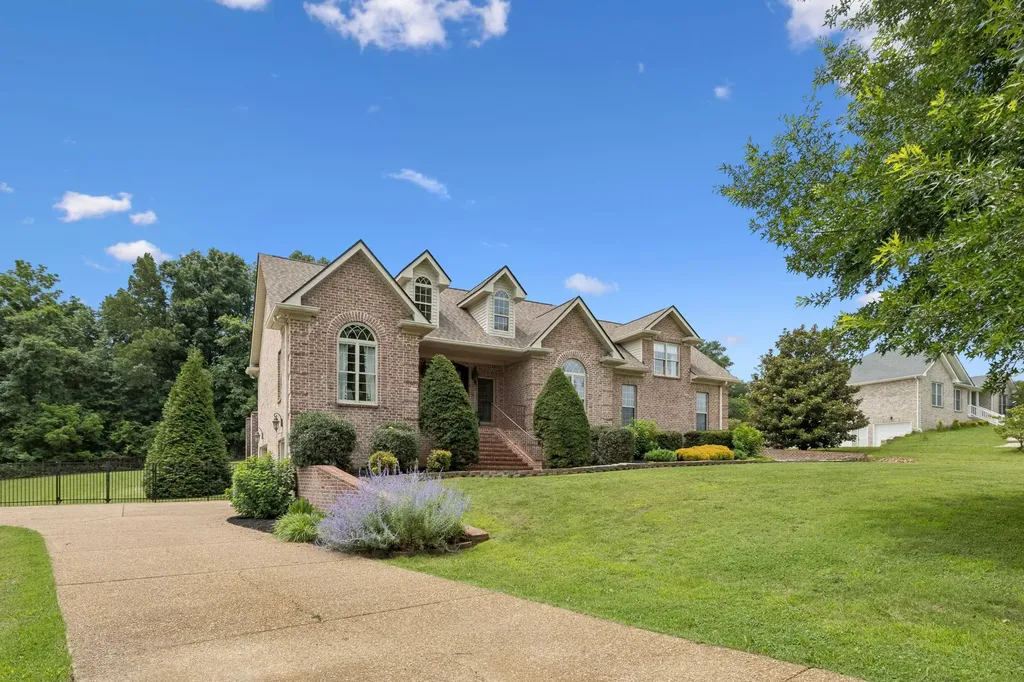 1027 Nina Drive Springfield TN 37172