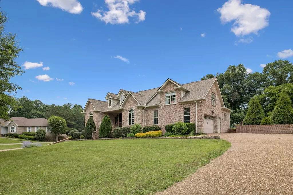 1027 Nina Drive Springfield TN 37172