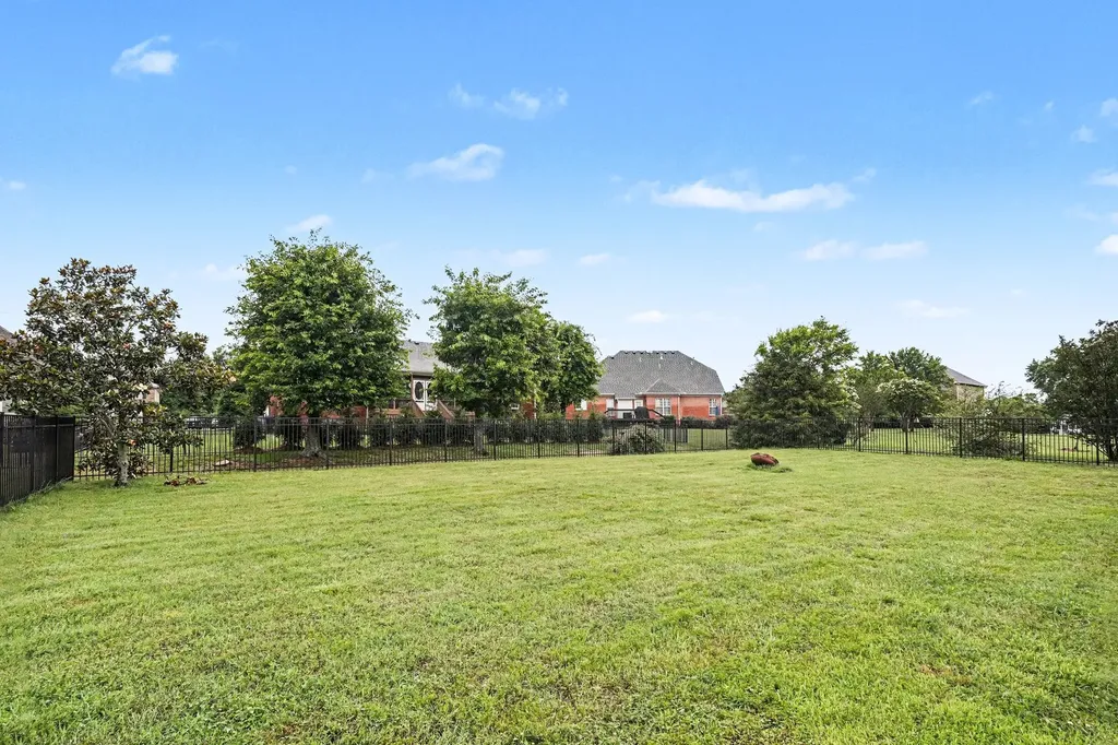 102 Clairmonte Lane Hendersonville TN 37075