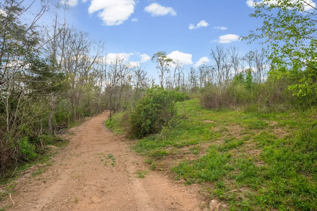 4 Bud Parker Lane Erin TN 37061