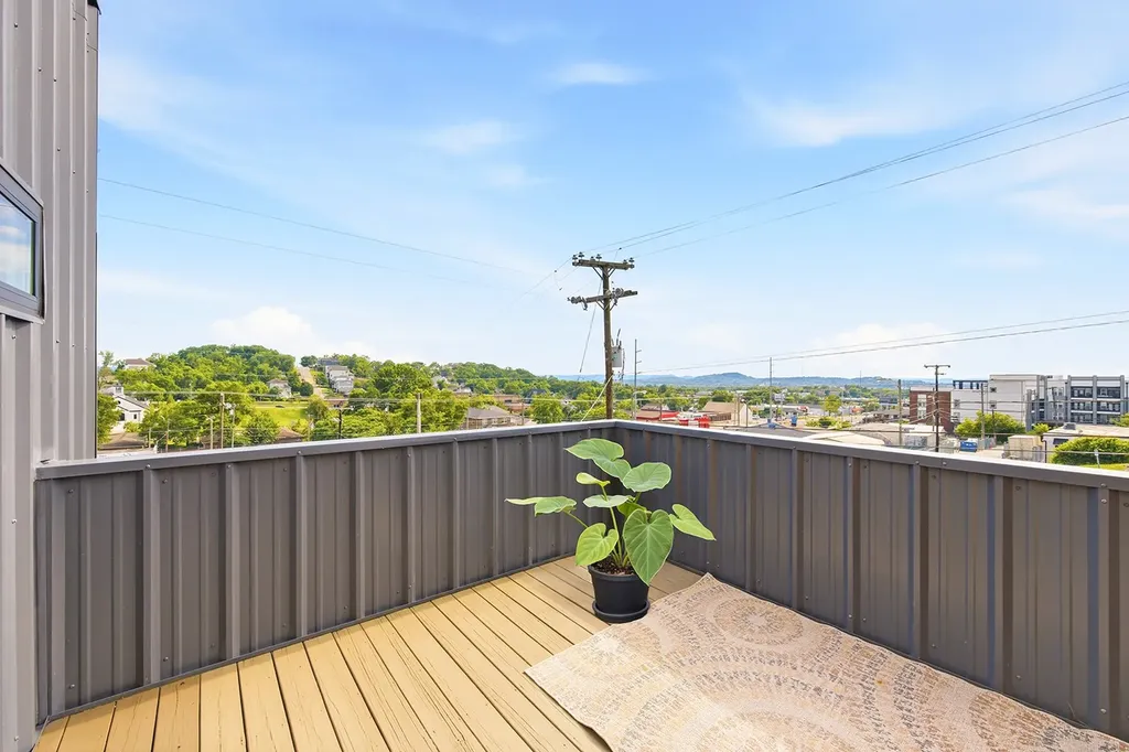 406 37th Ave, N Nashville TN 37209