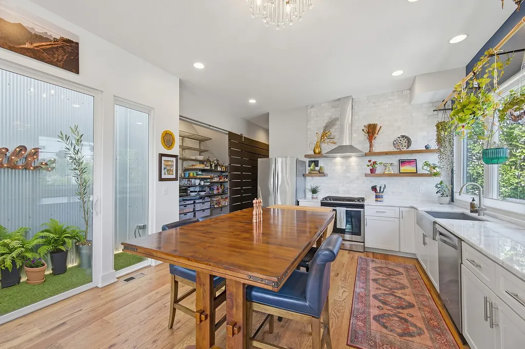 406 37th Ave, N Nashville TN 37209