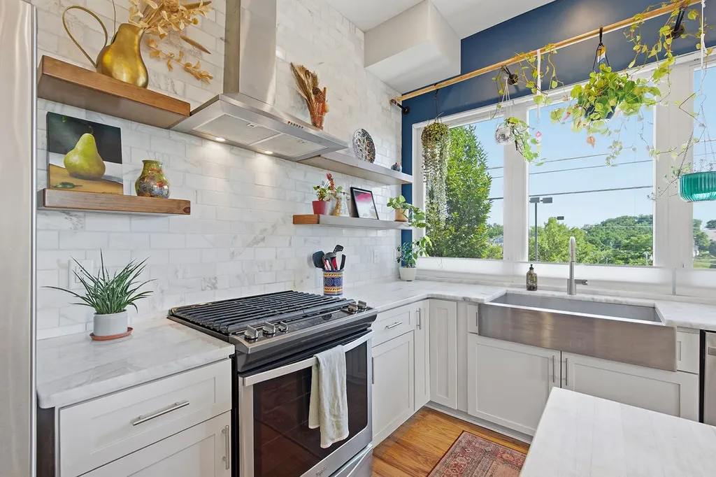 406 37th Ave, N Nashville TN 37209