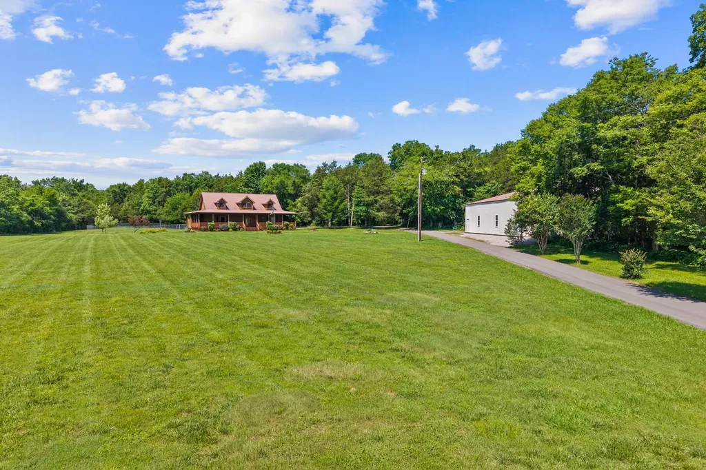 2465 Browns Mill Road Lascassas TN 37085