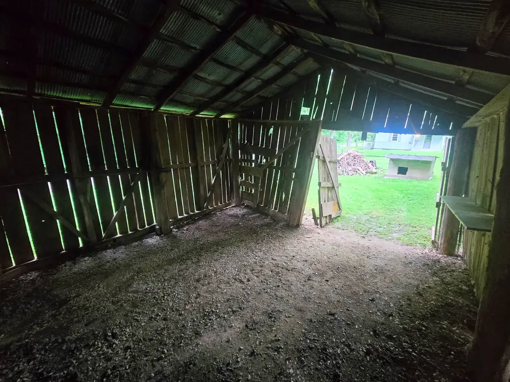 86 Dog Branch Road, S Pleasant Shade TN 37145