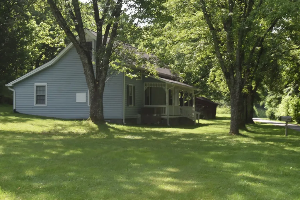 86 Dog Branch Road, S Pleasant Shade TN 37145