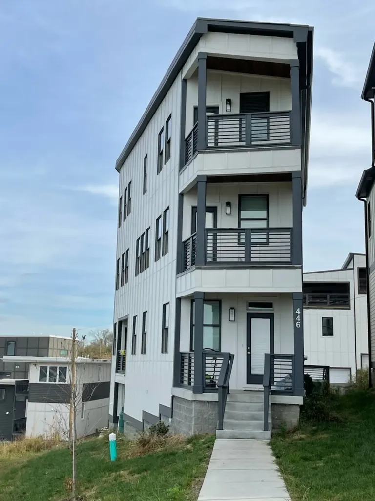 446 37th Ave, N Nashville TN 37209