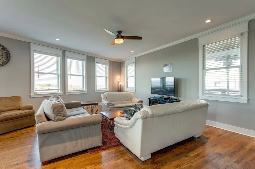 446 37th Ave, N Nashville TN 37209