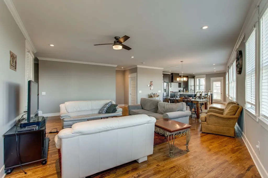 446 37th Ave, N Nashville TN 37209