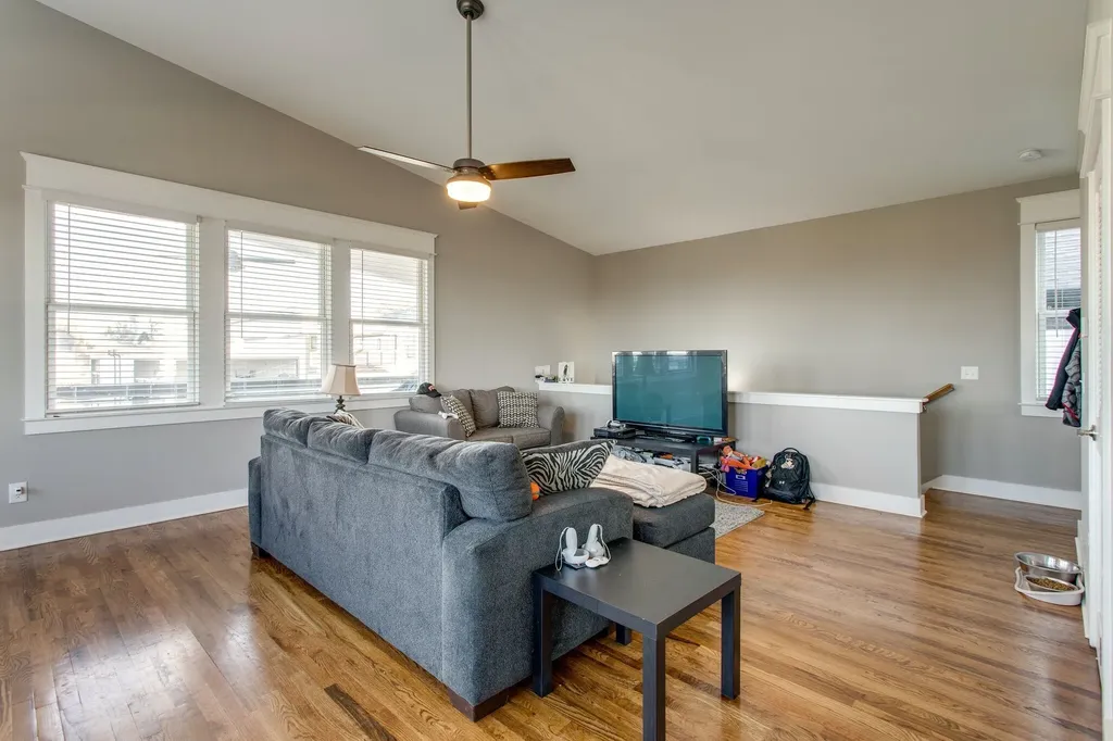 446 37th Ave, N Nashville TN 37209