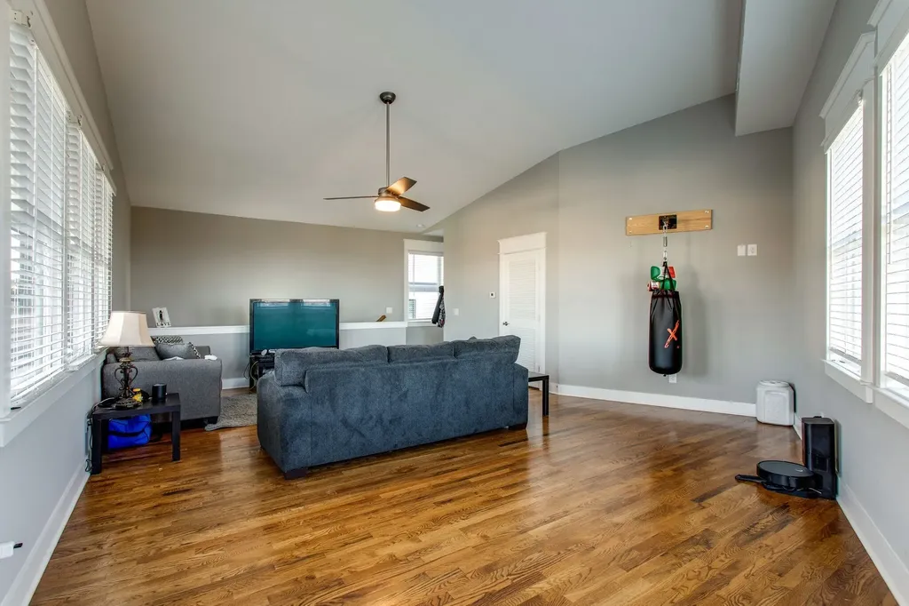446 37th Ave, N Nashville TN 37209